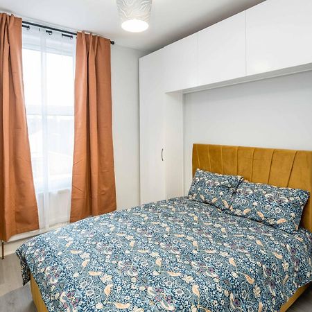 Free Parking, 2 Beds,Close To Train Station Bedford Exterior foto