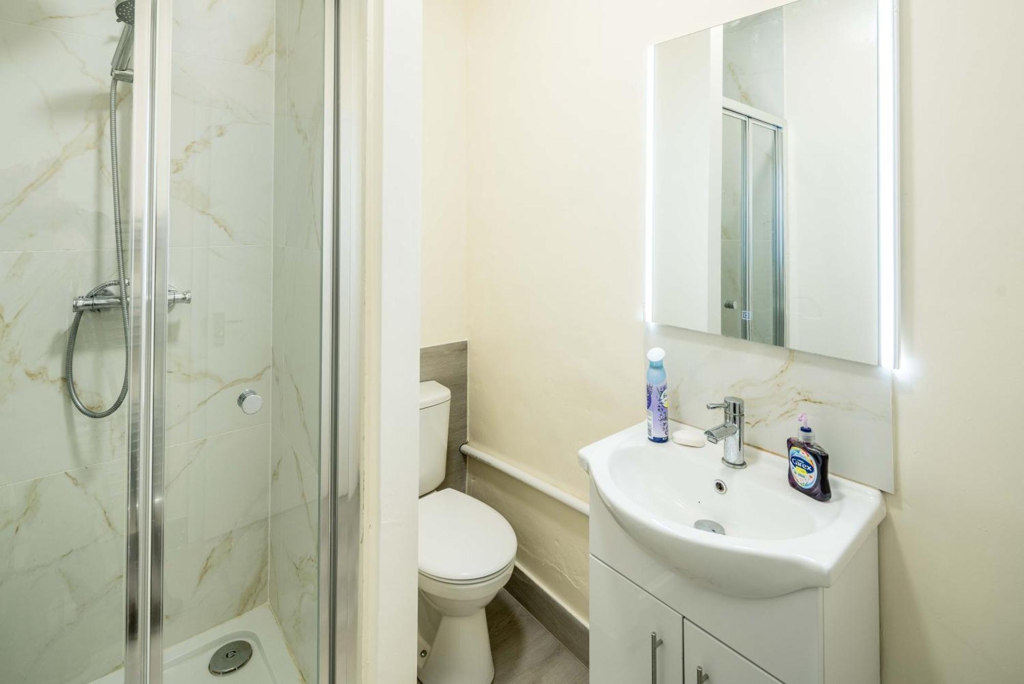 Free Parking, 2 Beds,Close To Train Station Bedford Exterior foto